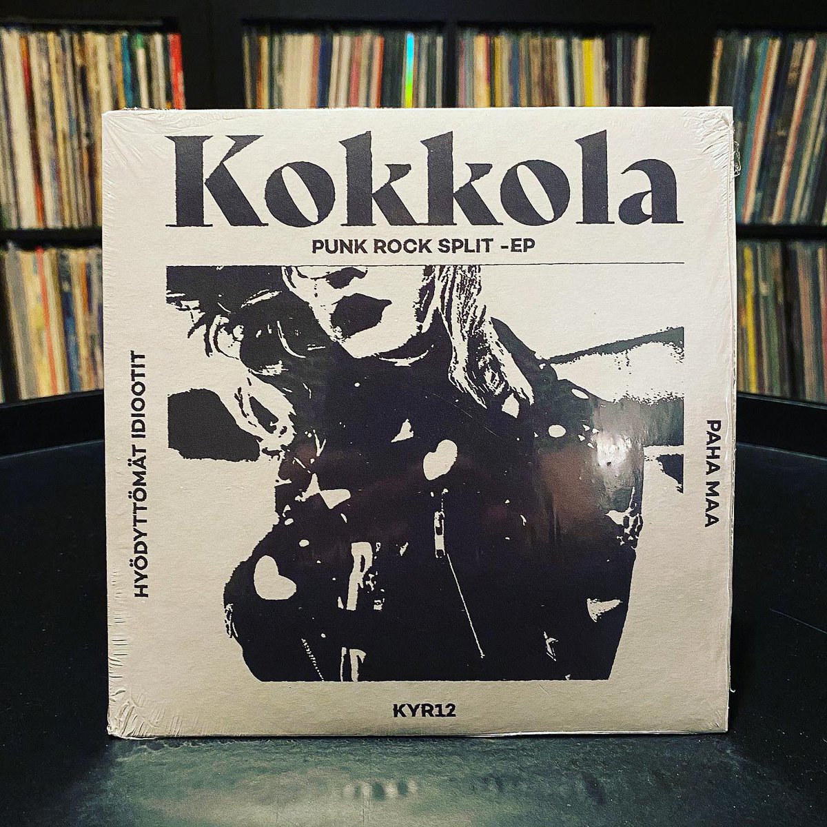 CasualPummi's tweet photo. Hot damn! Omaa musaa vinskalla!🤩
Kokkola - Punk Rock Split -EP 7”
Seiska tuumanen on ollut pitkään unelma ja siinä se nyt on! Mukana paikalliset hurjat Paha Maa ja Hyödyttömät Idiootit.
Hinta: 7€ +pk laita viestiä, jos kiinnostaa!
200kpl painos. #KYR12 #kokkola #suomipunk https://t.co/q1Vtkf30yl
