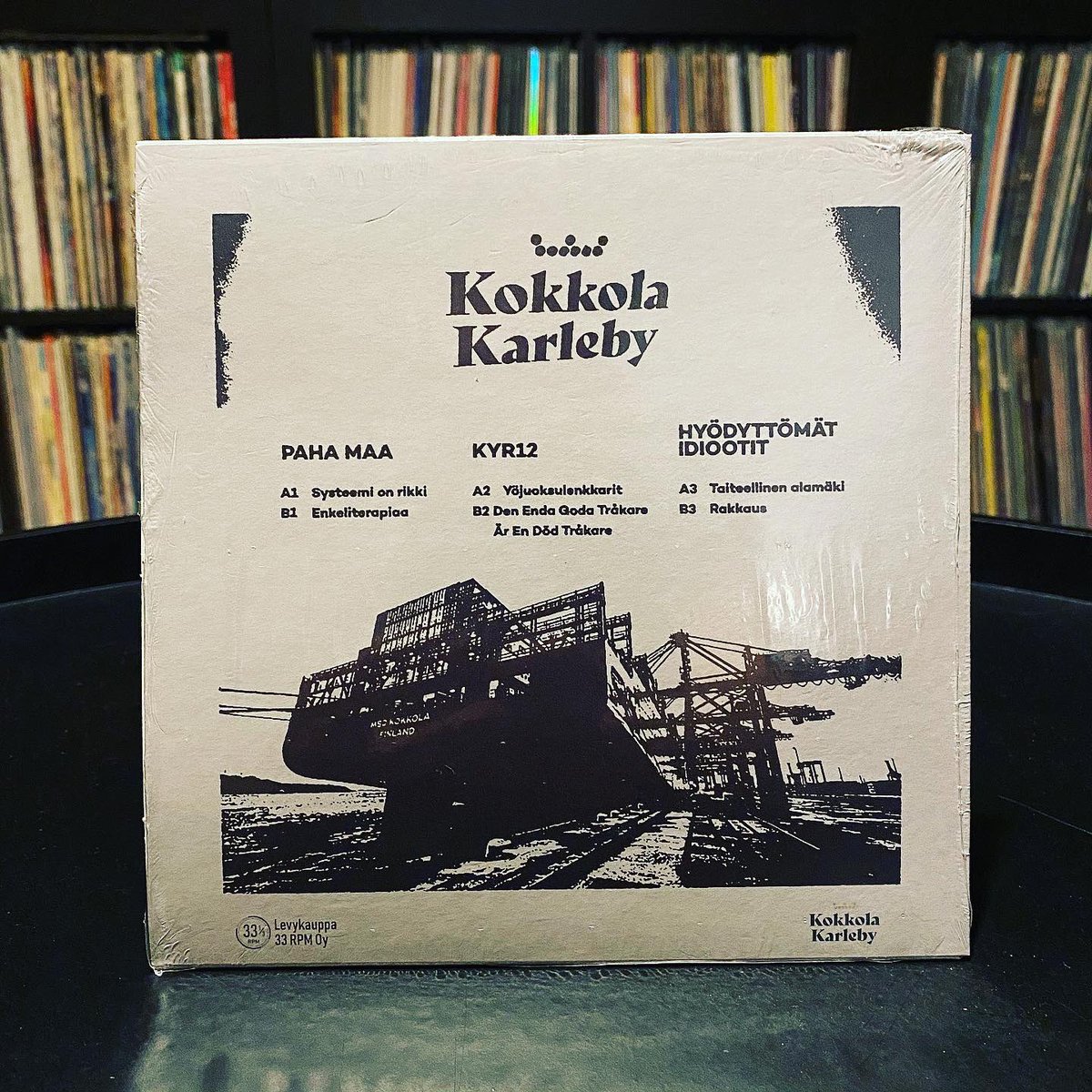 CasualPummi's tweet photo. Hot damn! Omaa musaa vinskalla!🤩
Kokkola - Punk Rock Split -EP 7”
Seiska tuumanen on ollut pitkään unelma ja siinä se nyt on! Mukana paikalliset hurjat Paha Maa ja Hyödyttömät Idiootit.
Hinta: 7€ +pk laita viestiä, jos kiinnostaa!
200kpl painos. #KYR12 #kokkola #suomipunk https://t.co/q1Vtkf30yl