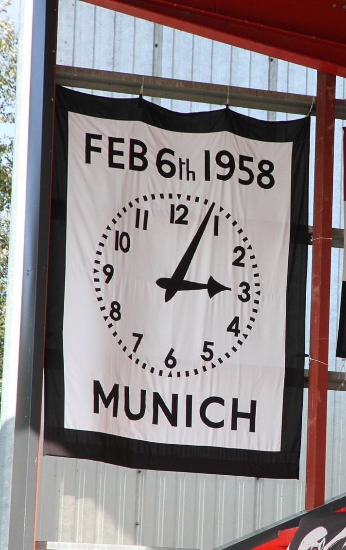 Munich Remembered

3:04PM 
6TH February
1958

fc-utd.co.uk/news-story/rem…

🟥🟥⬜⬛⬜🟥🟥