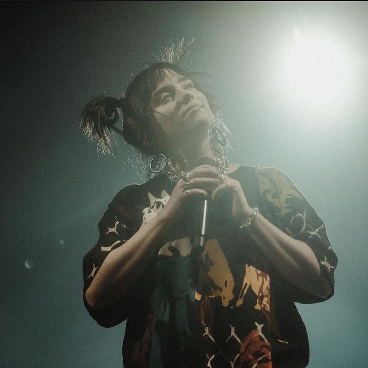 billieeilishtrs's tweet photo. #HTEAtlanta: Billie performing at the @statefarmarena last night in Atlanta, Georgia. 📸: @mattvogelphoto https://t.co/aEhpFpjAnw