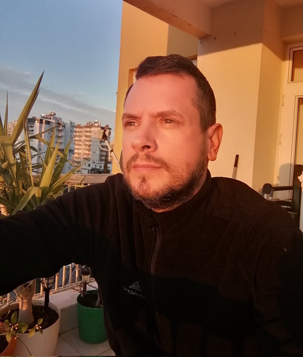 engincevirgen's tweet photo. "Artık hiçbir şeyi halletmeye çalışmıyorum. Öyle mi olmuş, bırakalım öyle kalsın."😜
#günenot #balkon #keyfimce #pazar #Haftasonu #turkiye https://t.co/J8KZ4645b9