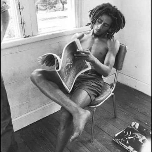 VLafora's tweet photo. @m_torrell Igualment Carles. Sempre Amunt! Eixe esperit teu, és tot energia positiva. Com cantava @bobmarley #PostiveVibration https://t.co/5AKyHOfj03 https://t.co/YkRfJfE8F4