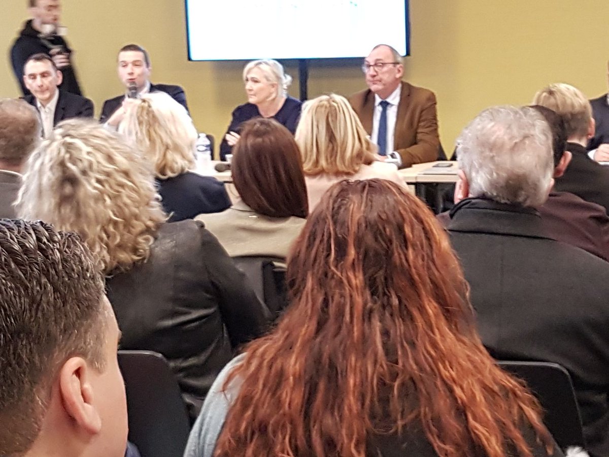 JColombierRN's tweet photo. Après le très beau meeting de @MLP_officiel hier, je suis à ses côtés pour une réunion de travail du Conseil National. #MarinePresidente https://t.co/is7rLXCsQU