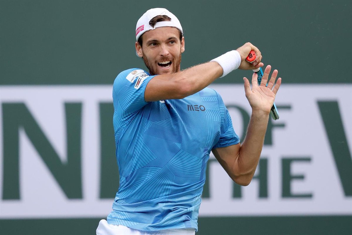 🎾 JOÃO SOUSA É CAMPEÃO DO ATP 250 DE PUNE 

O tenista português venceu Russuvuori por 7-6, 4-6 e 6-1.

O vimaranense conquista o 4° título da carreira.

ENORMEEEEEEE 🇵🇹💪