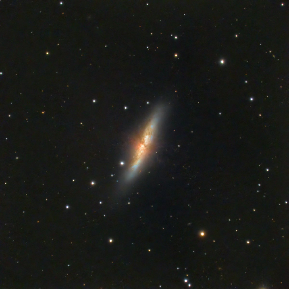 MathCancer's tweet photo. Ooh, preliminary result on #Messier82, The Cigar Galaxy, using an @Celestron 8" EdgeHD and a @zwoasi asi533mc pro in broadband.
3.8 hours total integration. I'll circle back for some dual narrowband to bring out the fine structures next clear night. #Astrophotography https://t.co/tveahgd9qU