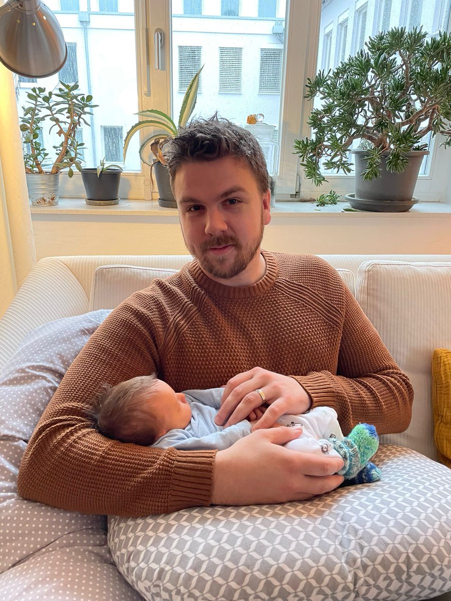 jononeilso's tweet photo. Jeder solltet einen schottischen Onkel haben. Glückwunsch Lio. Ich kann es kaum erwarten, dir all die schlechten Sachen beizubringen. Just don’t tell your parents 🤫 😂 #imanuncle #meetLio https://t.co/ld4LdiAI2B