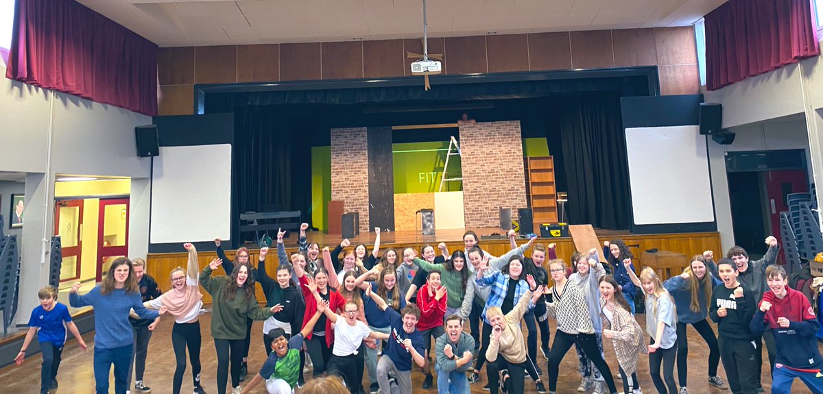 AHSArtsAward's tweet photo. An amazing day of workshops with West End performer @DanielHopeUK. Such an incredible experience for the whole cast!! Thanks to @drama_AHS for organising this for us all!! @AHSBackstage @AHSSixth_Form @music_ahs @AHSYork https://t.co/NROEoOwm52