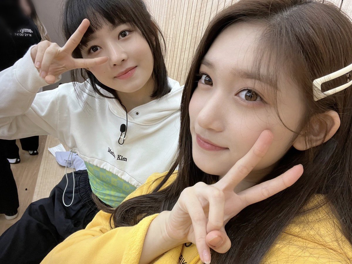 I might be late but here I whisperingly uttering a murmuring of Birthday celebration and came onto the utmost of a happy day wishes, know that no legacy can be more beholden than her presence to pervade my hollow recess, Merriest Birthday, Rei unni! ִ ^u^