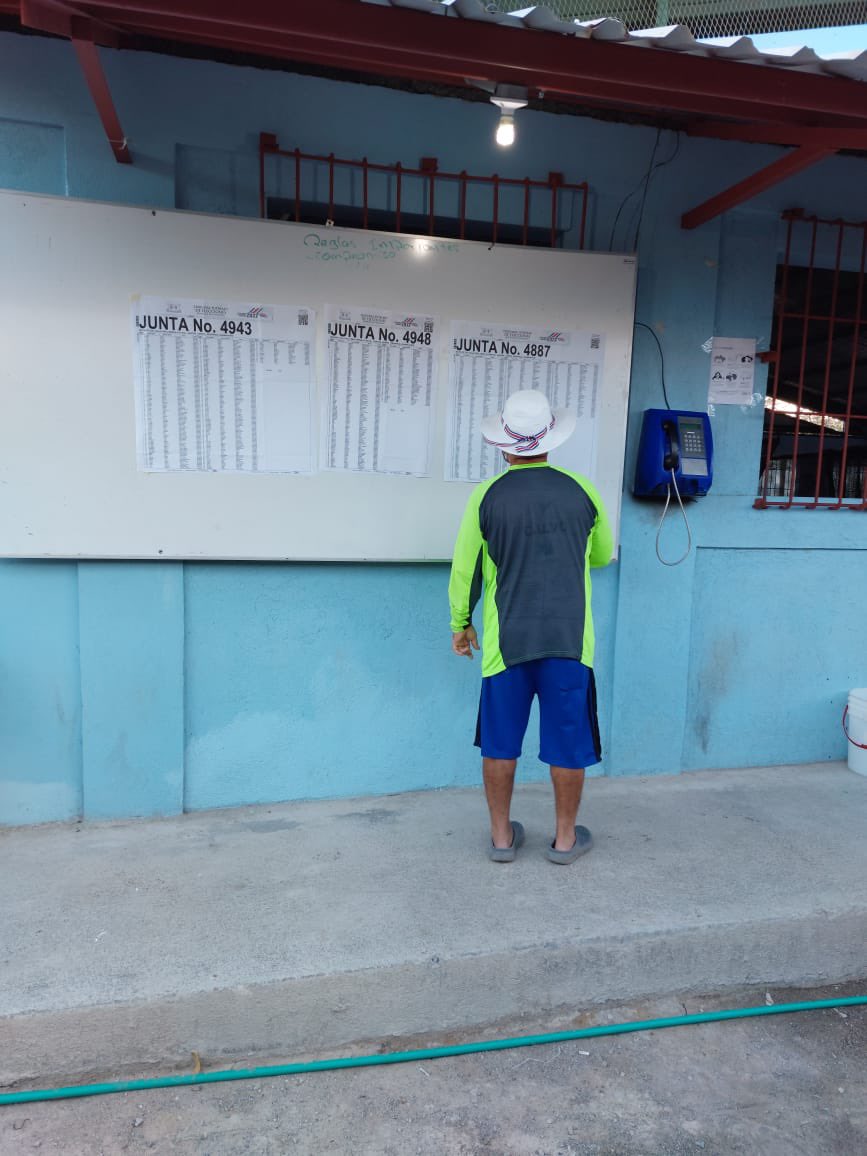 TreceNoticiasCR's tweet photo. #Eleccioninformada Voto en el CAÍ de Liberia. https://t.co/arxcKBoVzw