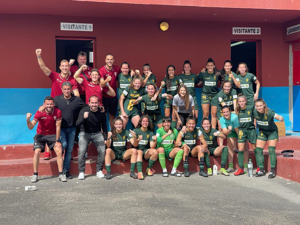 📸 Ganas de esta foto, ganas siempre de +3!
Trabajo, compromiso, lucha y unión 🍍 
Todas con todo! 💪 
Vuelta para Córdoba ✈️  
Mañana volvemos al entrenamiento 🏋️‍♀️