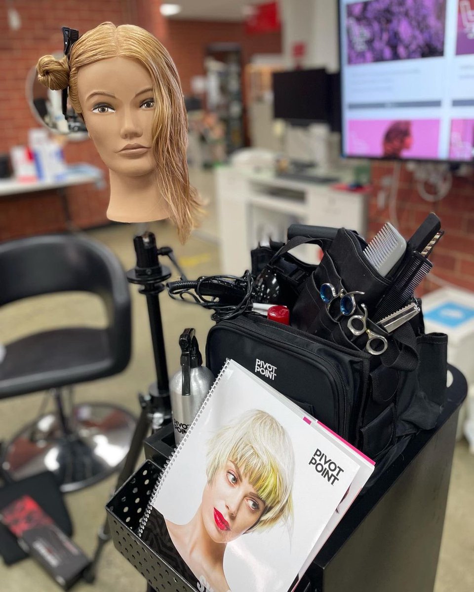 PivotPointIntl's tweet photo. It’s always time for some education. 📚✂️🎓 #CosmoSchool #PivotPoint #LearnForward https://t.co/Rvz5Jo3ae7