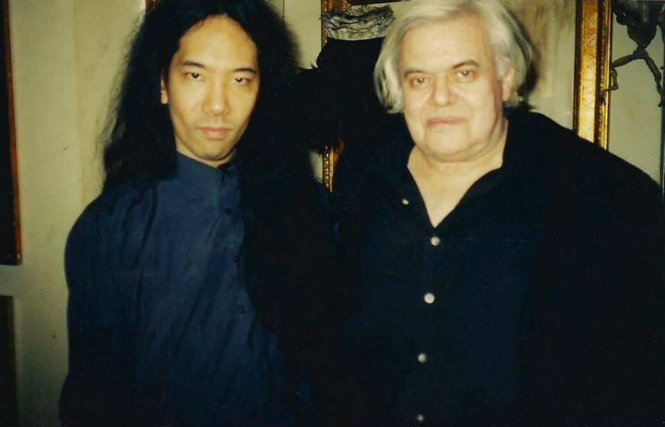 Happy Birthday to H.R. Giger!
This photo was taken by Axel Stocks at his NY apartment in 2002. 