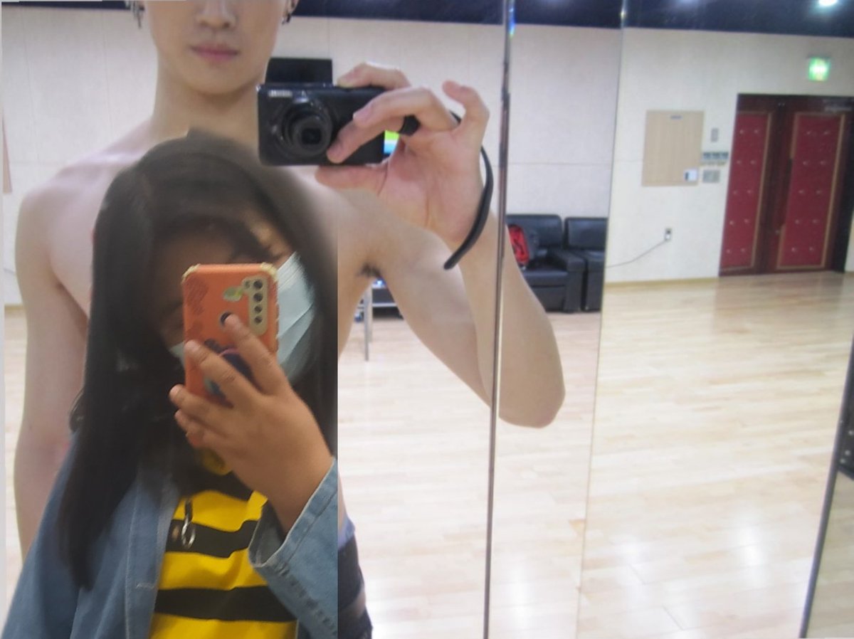 Mirror Selfie with My Bais

#AhgaseSeclaDay
#IGOT7