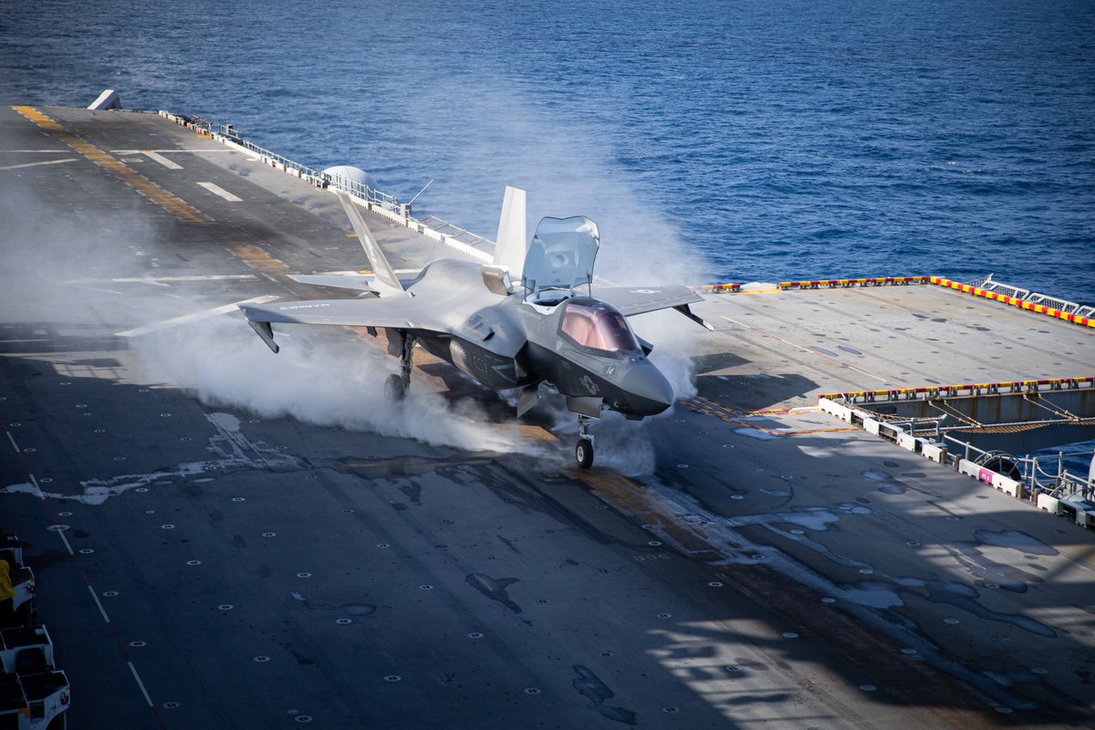 Defense_Imagery's tweet photo. Jan. 28, 2022: F-35B attached to VMM-265 takes off from USS America (LHA-6) in the Philippine Sea. (USMC photo, Lance Cpl. Malik Lewis) #usmc #marines #f35 #f35b https://t.co/ER4xsE3dh7
