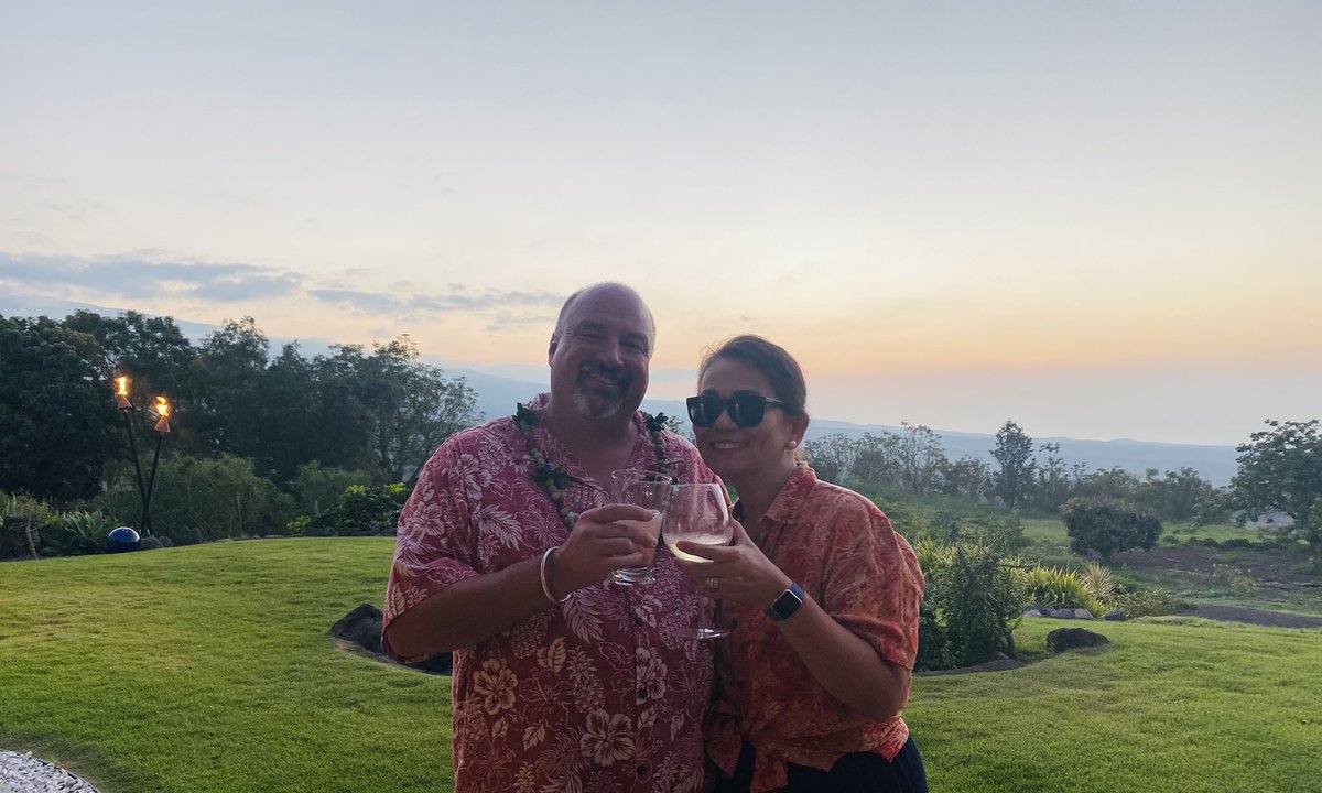 phansen824's tweet photo. Happy birthday @bandarji my younger brother from another mother😂! Cheers &amp; Aloha!🎉🎂🌺🏝🎉🎂🌺🏝 https://t.co/03A1pUFcTc