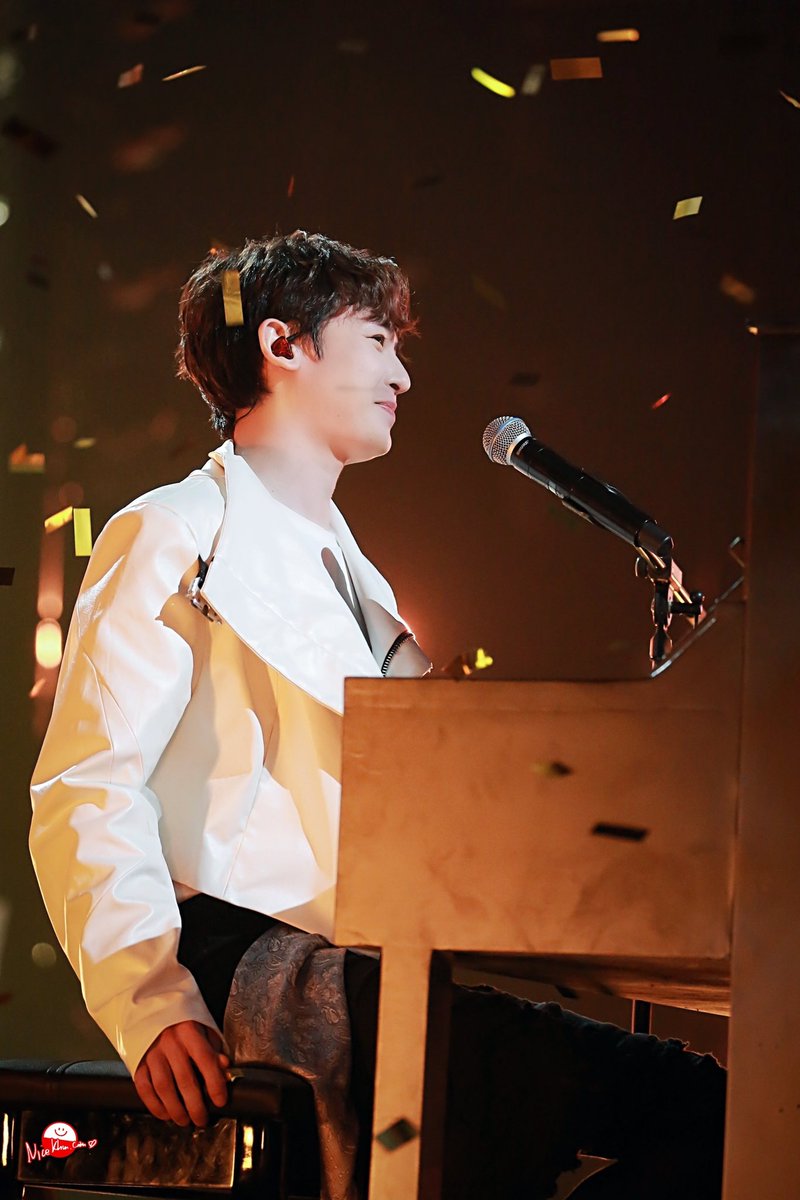 NiceKhun0624's tweet photo. #Nichkhun https://t.co/4N0d0Fi0kk