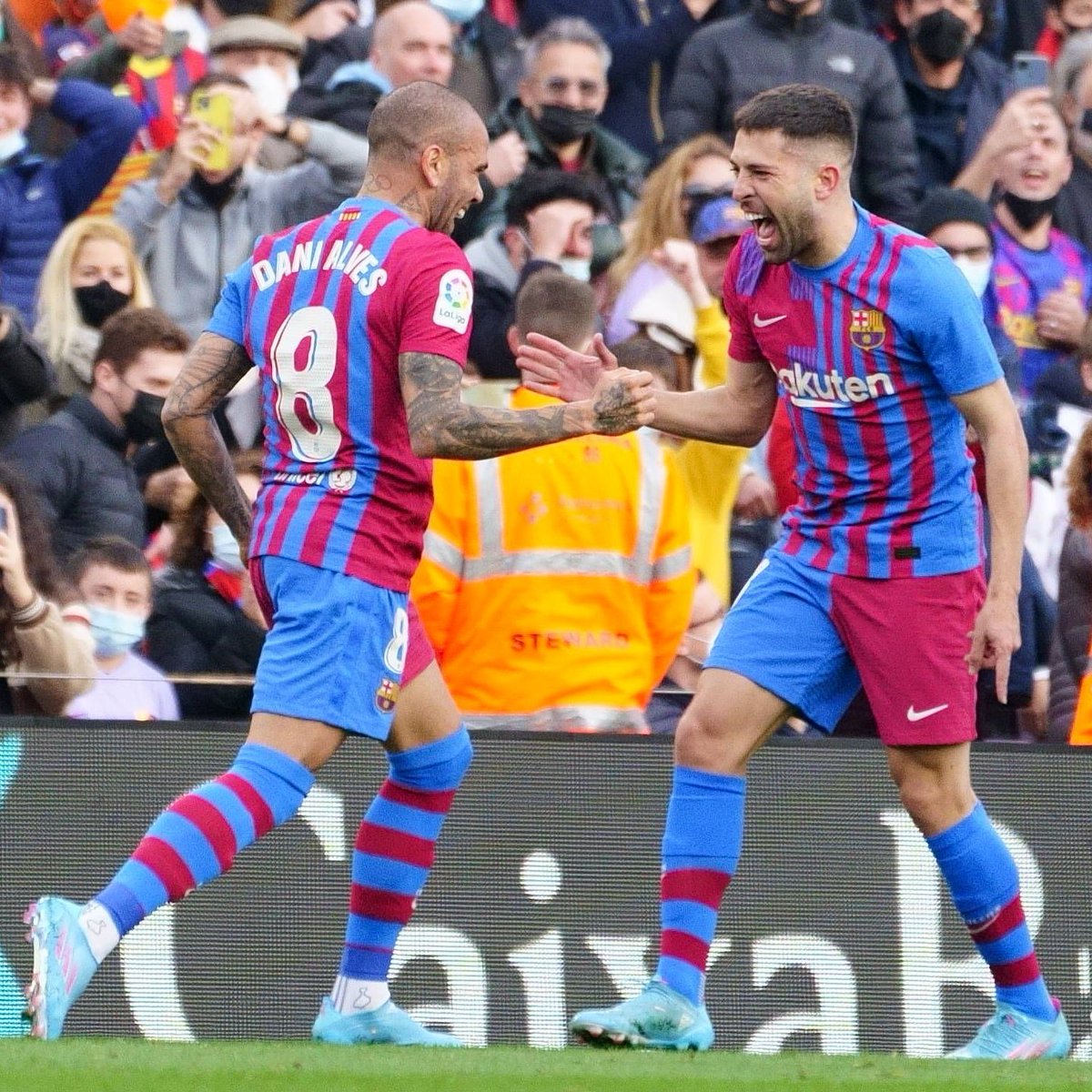 BadreddineSafs2's tweet photo. شوط أكثر من رائع 
Quelle but @JordiAlba 🔵🔴    #برشلونه_اتلتيكو https://t.co/g51I9rBvA8