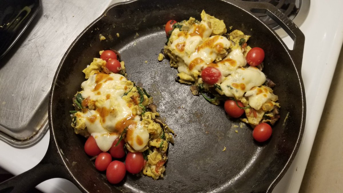 DeathMetalHero's tweet photo. When I say that you guys have no idea how GOOD Sunday brunch is...
Great company
Great food
#CommenceYaJealousy 😏 https://t.co/MwKaL6CdEi