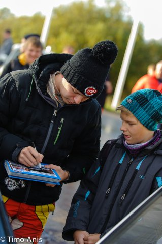 alekslesk's tweet image. Ma and one of my favourite drivers at the time @KarlKruuda giving me an autograph back in 2012. I remember how I dreamed about competing in WRC one day like he did. Now 10 years later getting ready for my first season in JWRC... dare to dream big! #jwrc #wrc

📸 Timo Anis