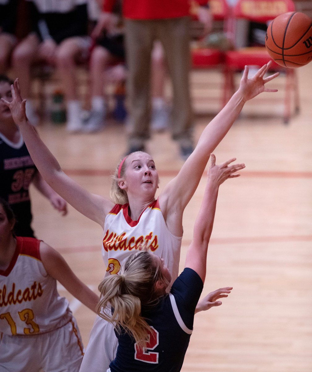 This was the showing that Mater Dei was looking for.

Outside shots were falling. They controlled the paint. Steals came at a high rate.

This type of all-around performance is what makes the Wildcats feel good moving forward. 

courierpress.com/story/sports/h…