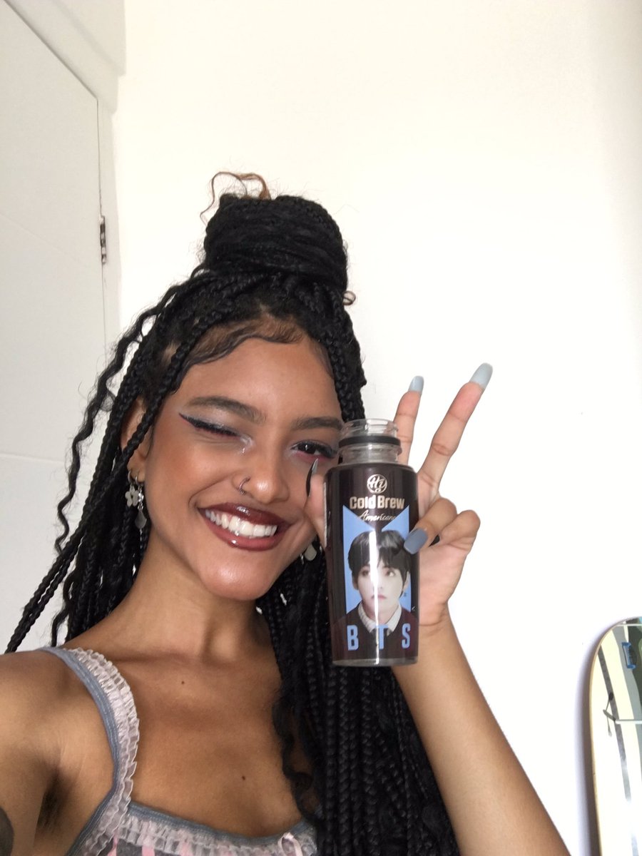 paintedbyvante's tweet photo. pra mim todo dia é army selca day #ARSD #ARMYSelcaDay @BTS_twt https://t.co/ZKIYlC4H8a