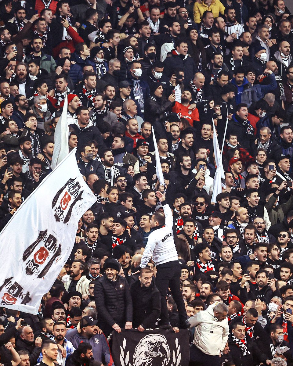 Alen Markaryan, Beşiktaş tribünlerine geri döndü.