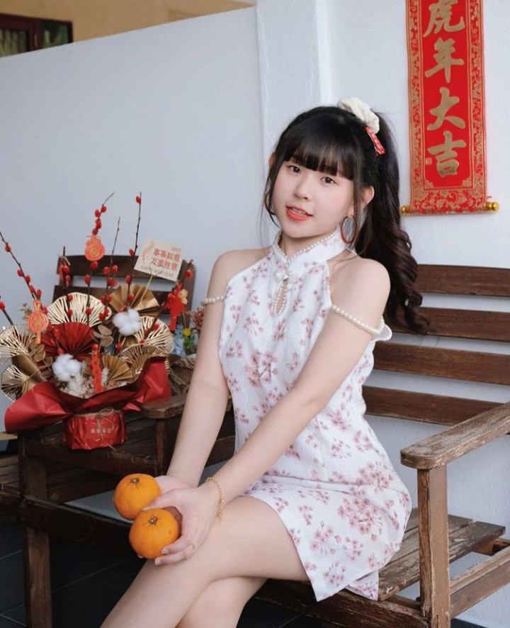 Wanshe15's tweet photo. 新一轮（1）
称呼：桃色淫女
特性：可以多人群P
属性：00后YT网红骚货
有主人喜欢00后的小嫩粉桃色淫女，喜欢的就多多疼爱桃色淫女
要意淫或文爱的请在留言区直接开始
#意淫 #文爱 #射屏 https://t.co/eqy4q4hj3z