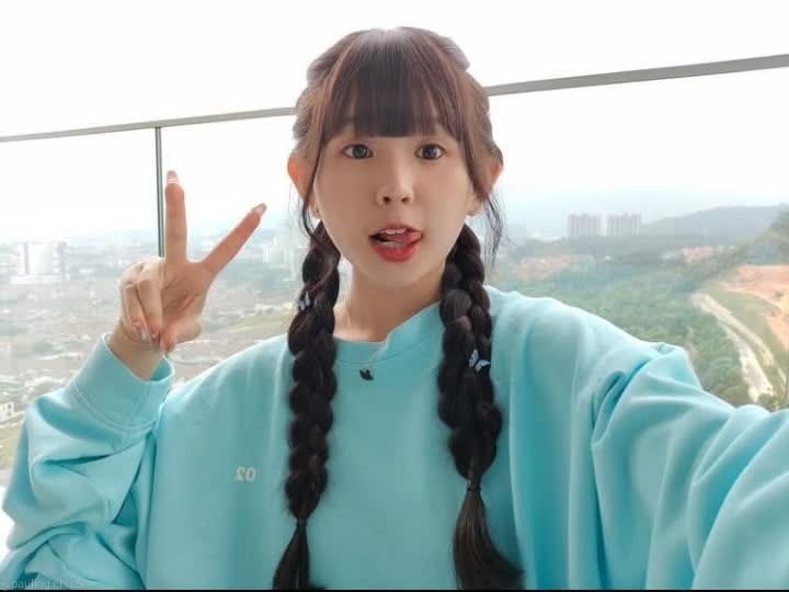 Wanshe15's tweet photo. 新一轮（1）
称呼：桃色淫女
特性：可以多人群P
属性：00后YT网红骚货
有主人喜欢00后的小嫩粉桃色淫女，喜欢的就多多疼爱桃色淫女
要意淫或文爱的请在留言区直接开始
#意淫 #文爱 #射屏 https://t.co/eqy4q4hj3z