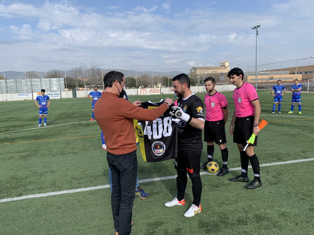 CDJardn's tweet photo. Dia especial hoy el vivido!!! Nuestro capitan @kanales20 cumplía mas de 400 partidos y teníamos que celebrarlo!!!Historia viva de nuestro club y del futbol cordobés!!! https://t.co/RupHOL8rLP