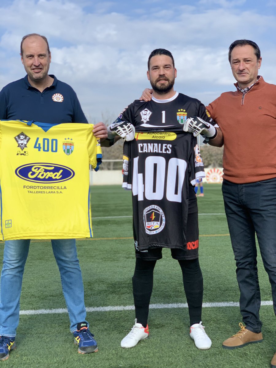 CDJardn's tweet photo. Dia especial hoy el vivido!!! Nuestro capitan @kanales20 cumplía mas de 400 partidos y teníamos que celebrarlo!!!Historia viva de nuestro club y del futbol cordobés!!! https://t.co/RupHOL8rLP