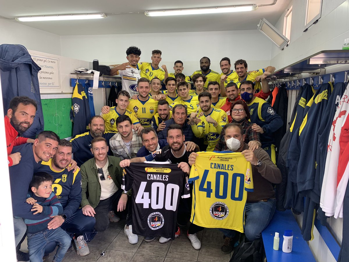 Dia especial hoy el vivido!!! Nuestro capitan <a href="/kanales20/">Jose antonio canales</a> cumplía mas de 400 partidos y teníamos que celebrarlo!!!Historia viva de nuestro club y del futbol cordobés!!!