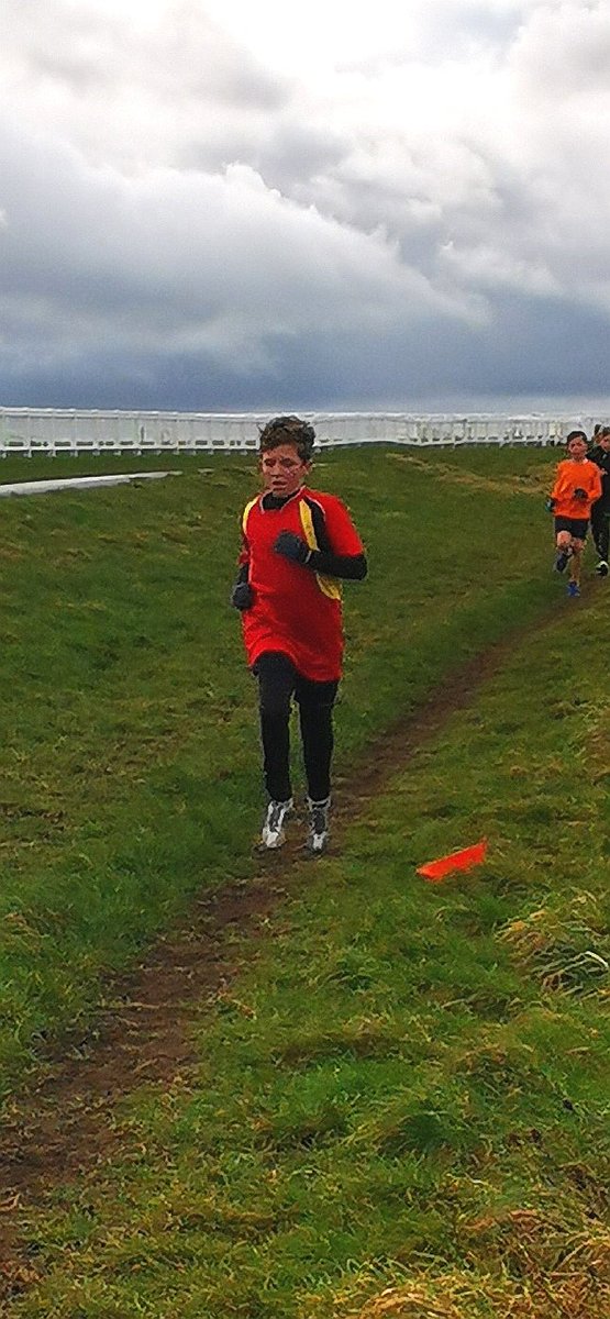 freddie_conlan's tweet photo. Sunday Runday Cross country on Epsom Downs #DownsendSchool #DownsendSport #TheOcrBoys #TeamDownsend #dryrobe https://t.co/gY9jKfj2xu