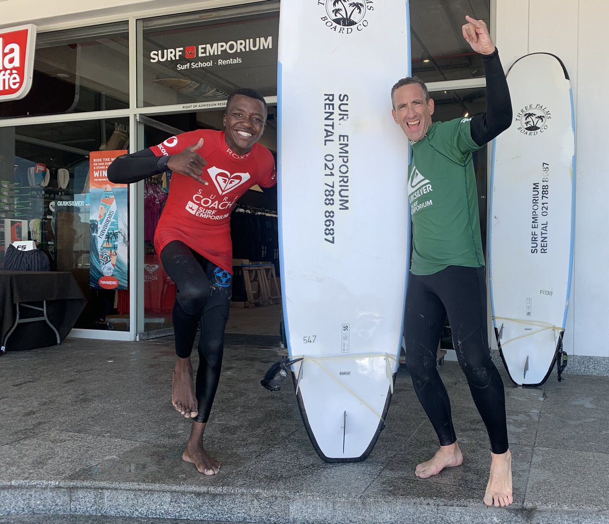 Surfing on Sunday with Coach V at Muizenberg : checked! ✅ The NGO @WavesforChange works w/ children from townships & provides mental-health services for under-resourced communities. They received the support of France and @AFD_en 🇿🇦⭐️🇫🇷🇪🇺 Support them as well!