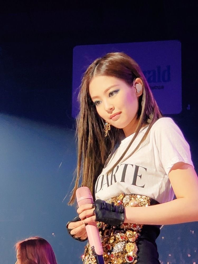 lalalalisawifey's tweet photo. Sigo sin entender porque hay personas que la atacan constantemente, y la critican por cosas insignificantes. Ella no merece! 

RESPECT JENNIE
#LeaveJennieAlone @BLACKPINK https://t.co/OzlJvTt1oW