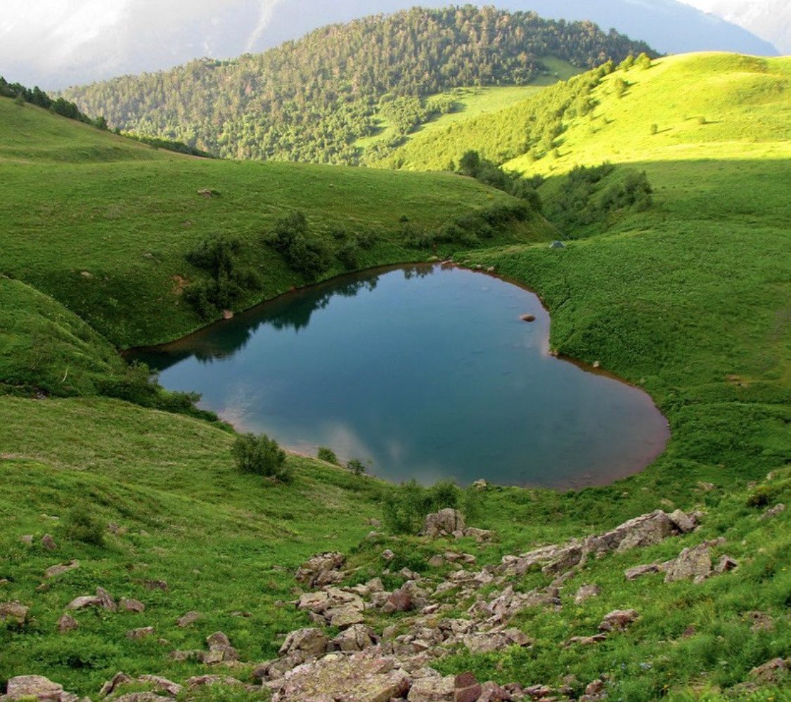 heart-shaped lake ♡︎