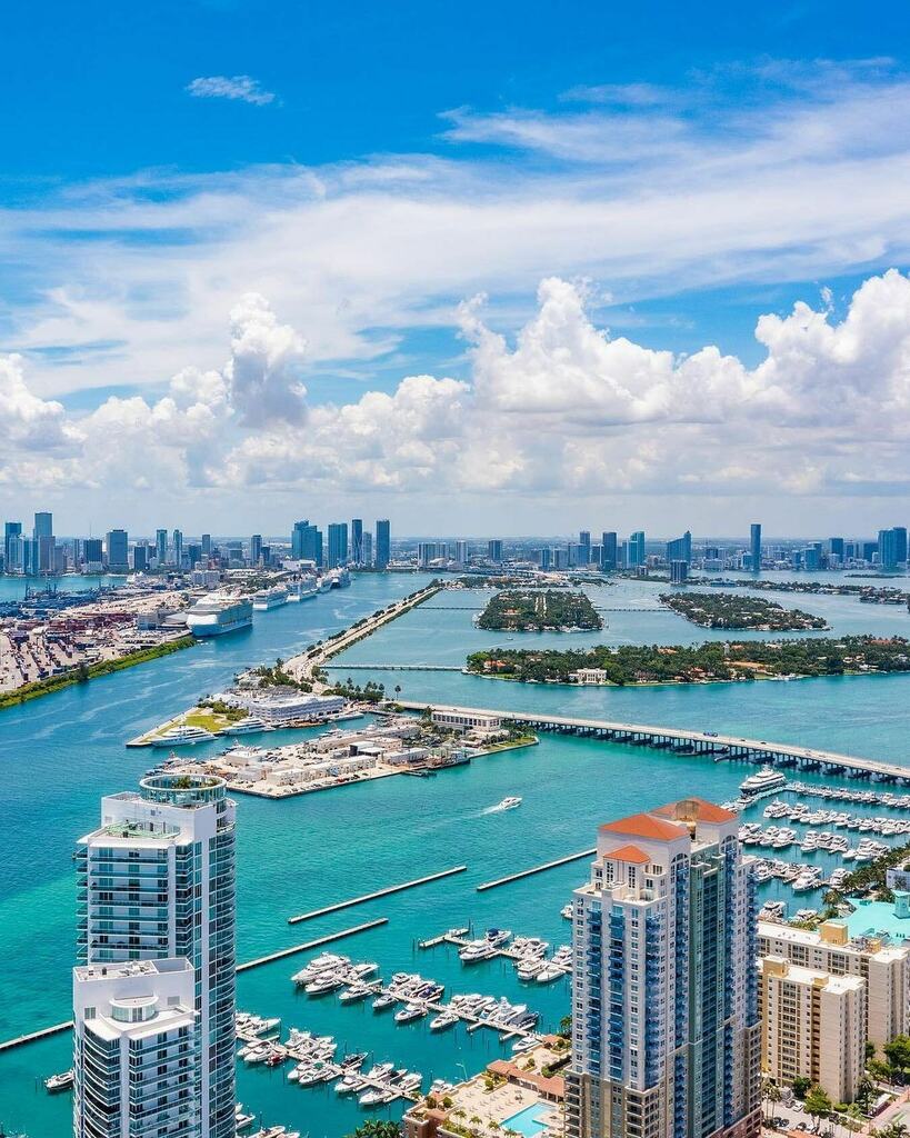 TheMiamiGuide's tweet image. There’s no other place like Miami 🌴💙 Do you agree? Yes or No?
📸 @o.malikoff 

#miamiskyline #miamiviews #miami #miamivibes #miamilife #miamibeach #visitmiami #visitusa #paradisecity instagr.am/p/CZpFswGFJJH/