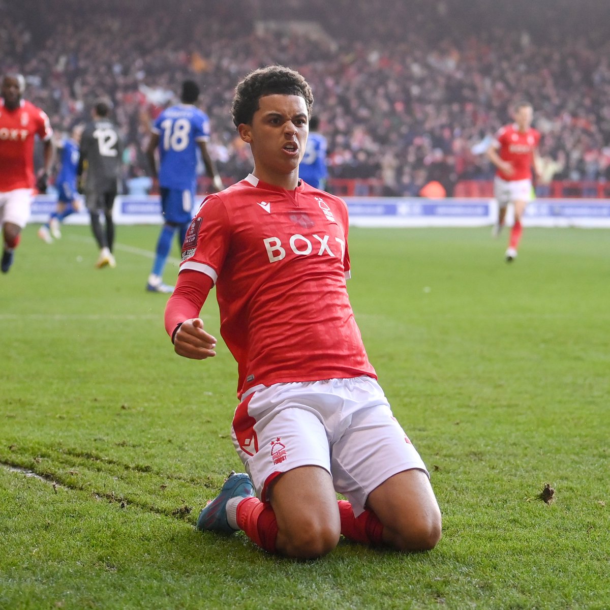 Sporf's tweet photo. ⚽23' @NFFC 1-0 @LCFC
 
⚽24' @NFFC 2-0 @LCFC 

⚽31' @NFFC 3-0 @LCFC

🤯The @EmiratesFACup holders have a mountain to climb to try and reclaim the cup! https://t.co/5ruCmMJvGO