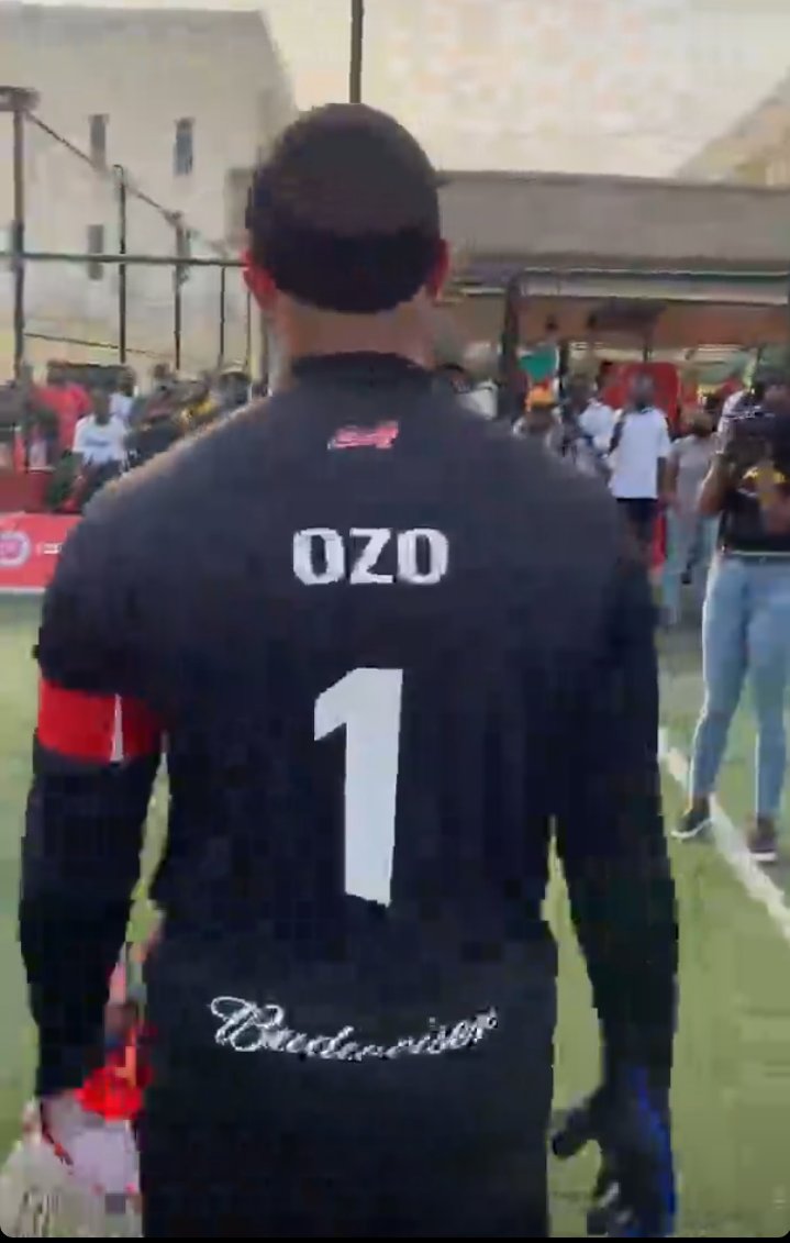 ObserverDistant's tweet photo. #TeamOzo getting that W. Led by the emblematic caption Ozoemena Joseph Chukwu, team black 🖤 soaring like proper eagles.
TEAM OZO
#TheKingsMatch
#BudweiserKingsOfFootball https://t.co/URB03jyaSV