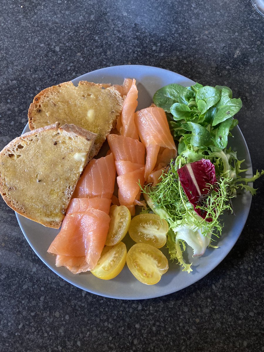 GardenSlowFood's tweet photo. Smoked Salmon salad with toasted homemade Sourdough #SubscriptionFishBox #EatMoreFish @SSI_Wholesale @NiallSabongi https://t.co/gzC6WtAGYL