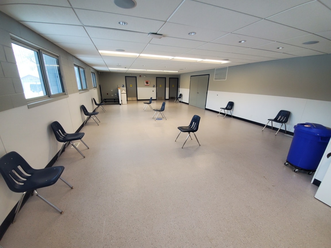 STransconaCC's tweet photo. Getting cold while skating? Come in and warm up! We are open for skate changing and washroom use.
*Facemasks and social distancing are required inside the facility at all times, capacity is limited.
Visit https://t.co/Hbq0D9Pbmm for current hours and updates. https://t.co/g4dMepg3TJ