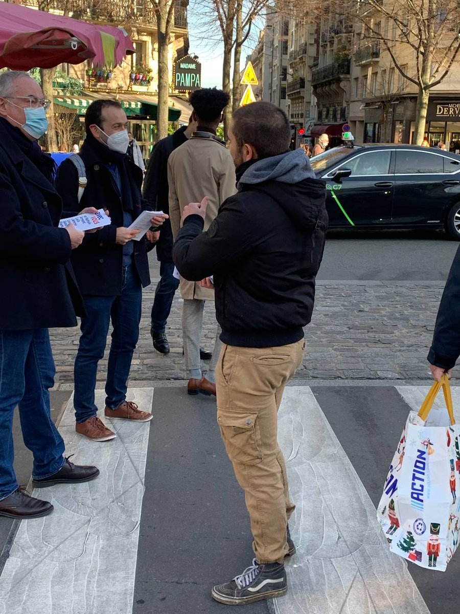 FranckLC's tweet photo. Tout le week-end l'équipe @ReconqueteXiv était présente dans les rues du 14e pour aller à la rencontre des #Quatorziens leur présenter les mesures proposées par @ZemmourEric - @Reconquete2022 ! Un accueil de plus en plus positif !
#ZemmourPresident 
#Zemmour https://t.co/pnS4OvzwTS