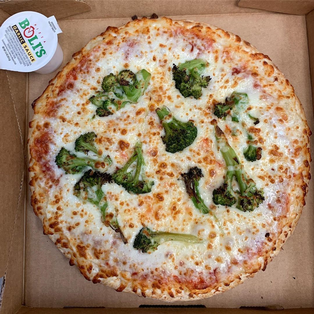 HalalRun's tweet image. Gettin’ cheesy! 

Munch on your favorites from Pizza Boli&apos;s - Alexandria, VA 

Learn more ➡️ bit.ly/384s3aL 

📸: Pizza Boli&apos;s  

#halalrun #pizzabolis #eathalal #halalfood