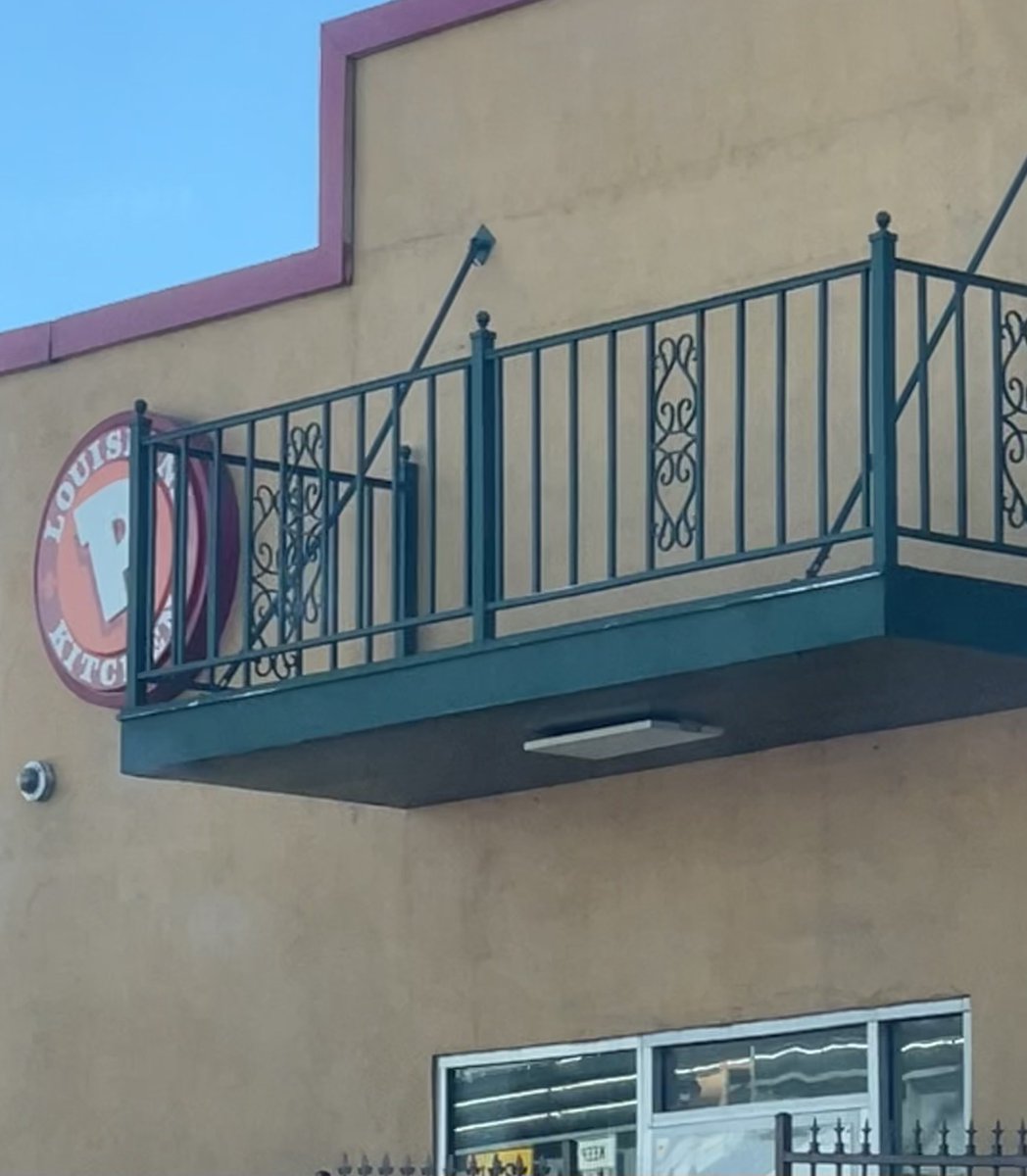 RT @theglennisshow: what if we kissed on the purely decorative Popeyes balcony https://t.co/PNvQzOGP3N
