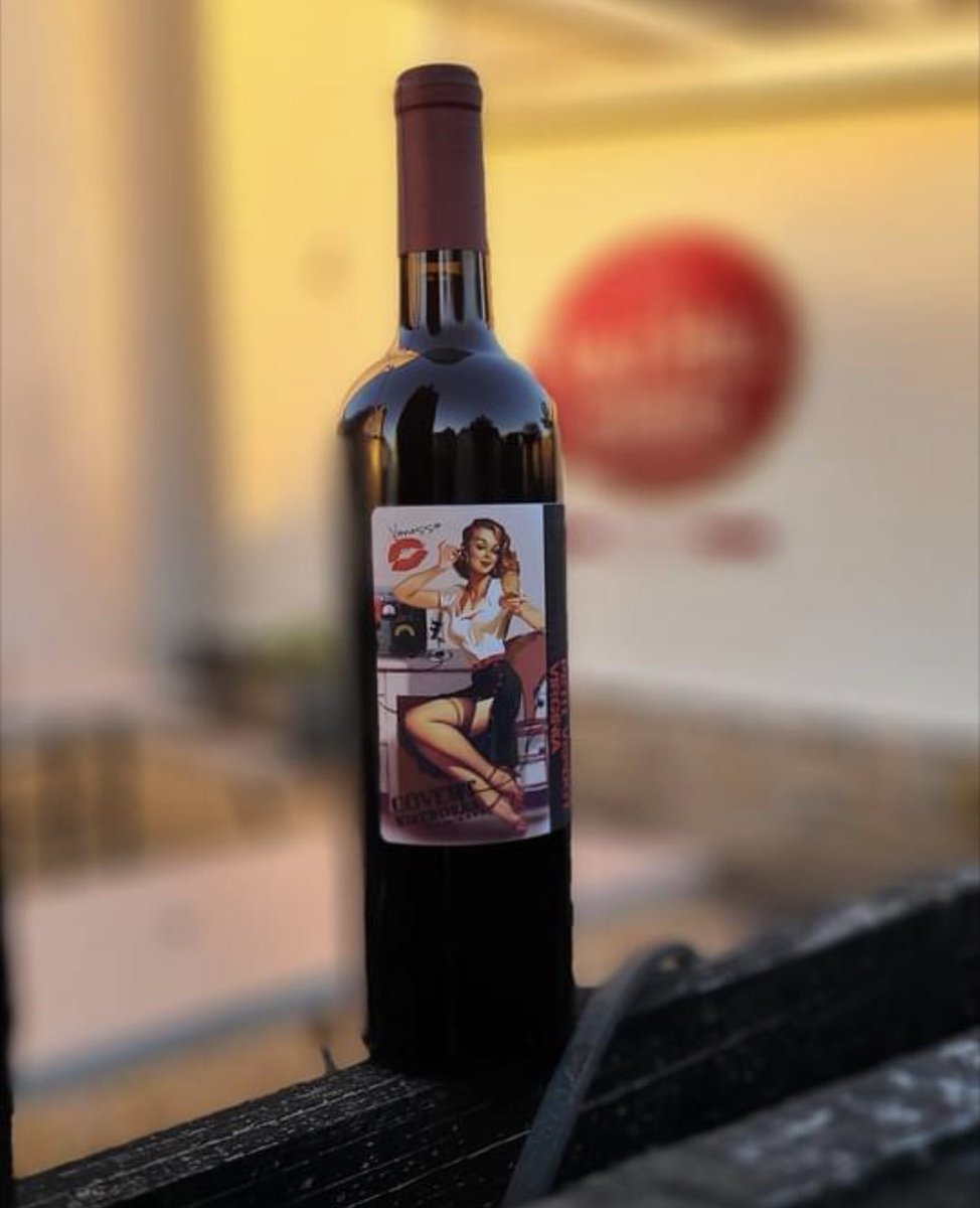 FauquierWine's tweet photo. Spend Valentine's weekend at @VHCW! They are hosting a Petit Verdot Vertical Tasting on Saturday, February 12th. Visit https://t.co/gX8z3yQpwK for details. #FauquierWine #wineryevent #valentinesday #FauquierCounty #drinkwine https://t.co/d5Miu0cbbi
