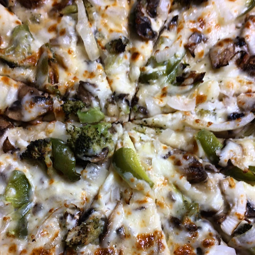 HalalRun's tweet image. Gettin’ cheesy! 

Munch on your favorites from Pizza Boli&apos;s - Alexandria, VA 

Learn more ➡️ bit.ly/384s3aL 

📸: Pizza Boli&apos;s  

#halalrun #pizzabolis #eathalal #halalfood