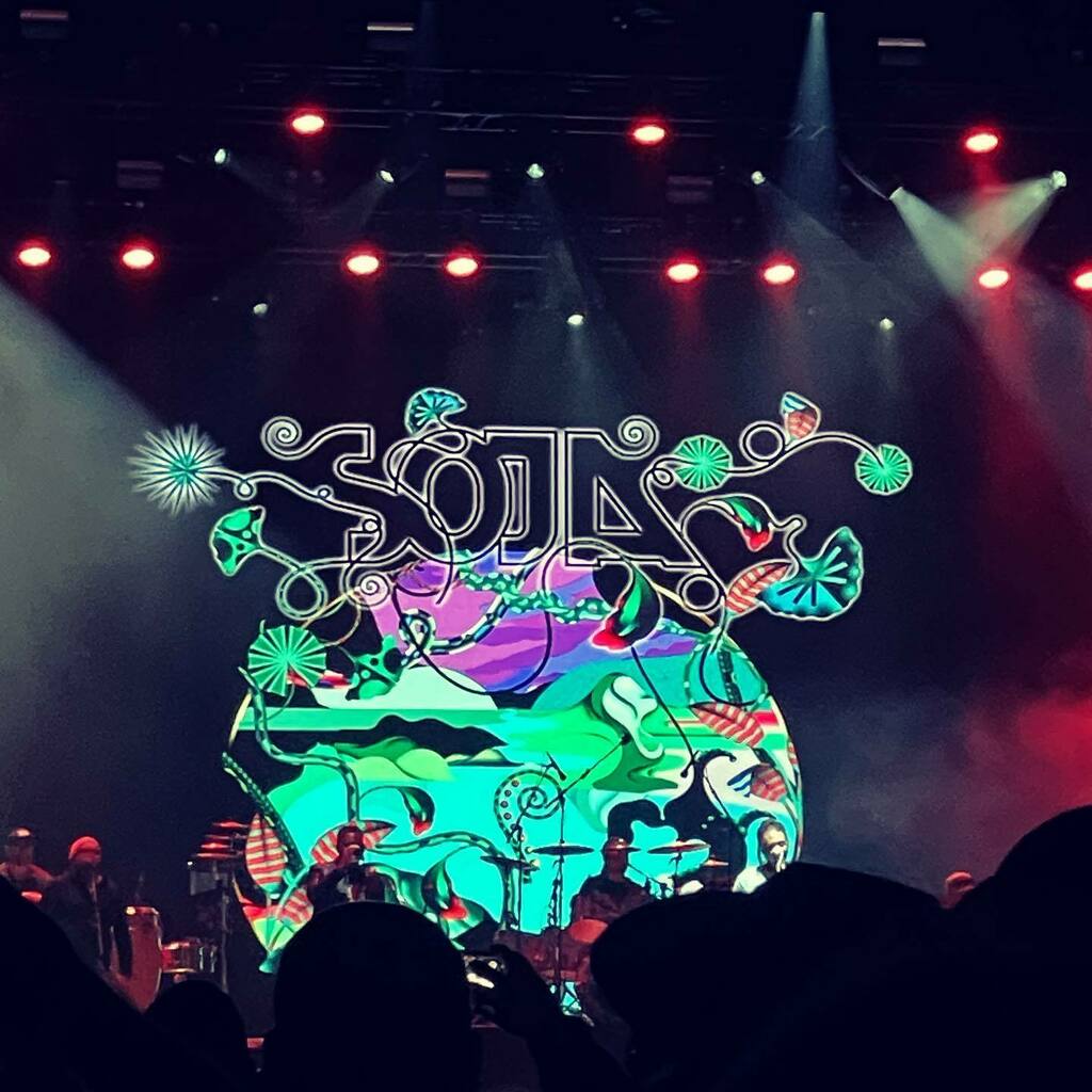 HealthyHanh's tweet photo. SOJA. Bringing me back to my roots. ❤️❤️ #calivibes https://t.co/zhVQ6nQ4EJ https://t.co/34sP175AHM