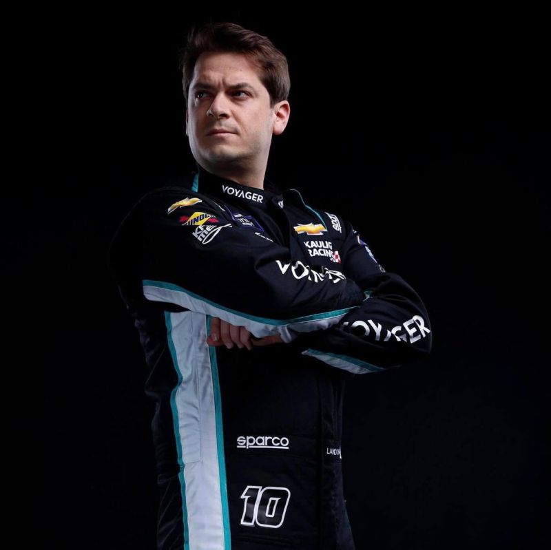 ECSportsMgmt's tweet photo. Where the #NASCAR & #Crypto communities intersect, you find @LandonCassill & @InvestVoyager
Want to join #TeamLandon? #Marketing & endorsement opportunities are available for the 2022 season. DM for details!
#SundayMotivation in the @LAColiseum! https://t.co/T1Ky6t8dYm