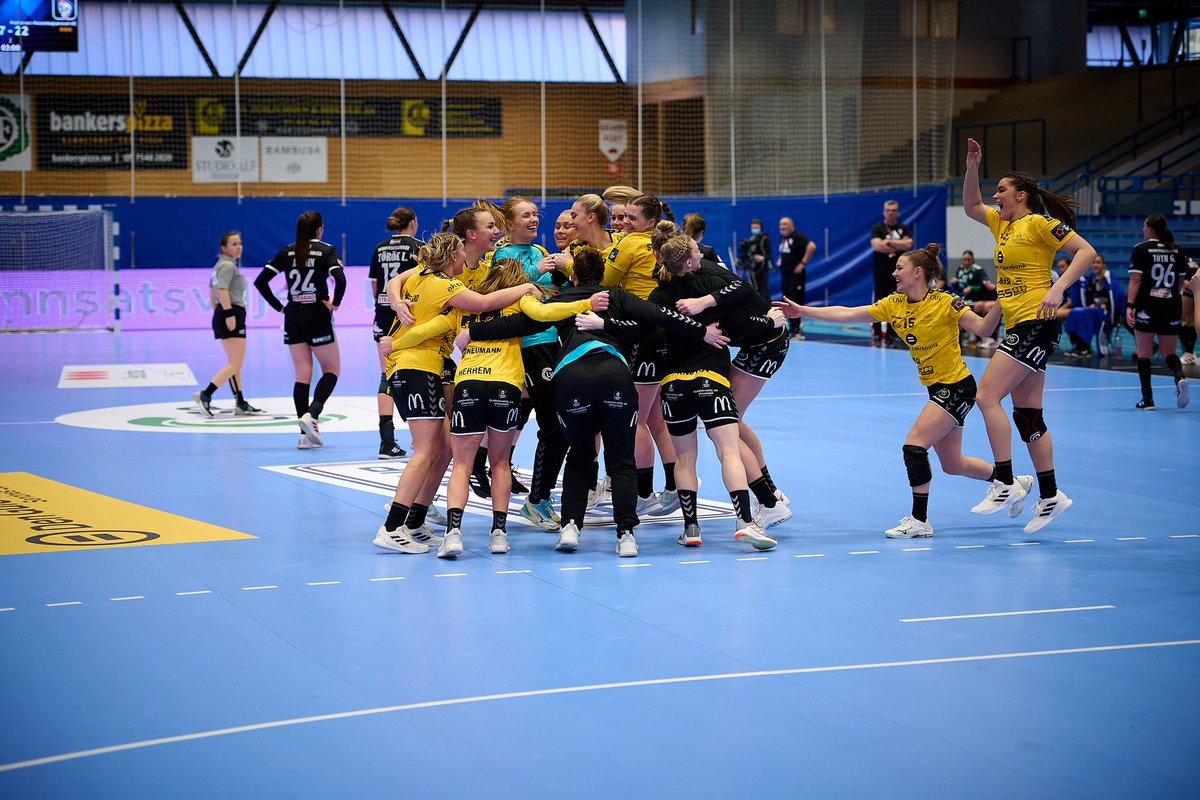 For ett lag, for en prestasjon 🌟 
For 18 måneder siden klarte vi så vidt å berge kvalikk i, nå er vi i toppen nasjonalt og i Europaligaen står vi med full pott etter 4 kamper - og klar for KVARTFINALE! 

Så stolt av laget, trenere, klubb, sam.partnere og en rå frivillig gjeng!