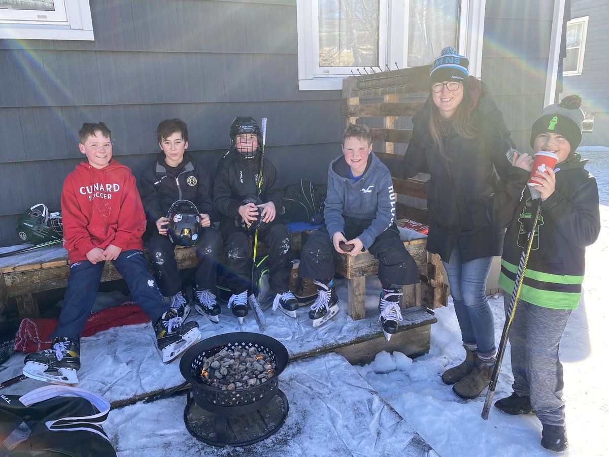 JcampbeJen's tweet photo. These boys are so lucky to have Ms Barnhart as a teacher. She showed up with hot chocolate and donuts! @LeslieBarnhart5 https://t.co/DuuXGfnm9H