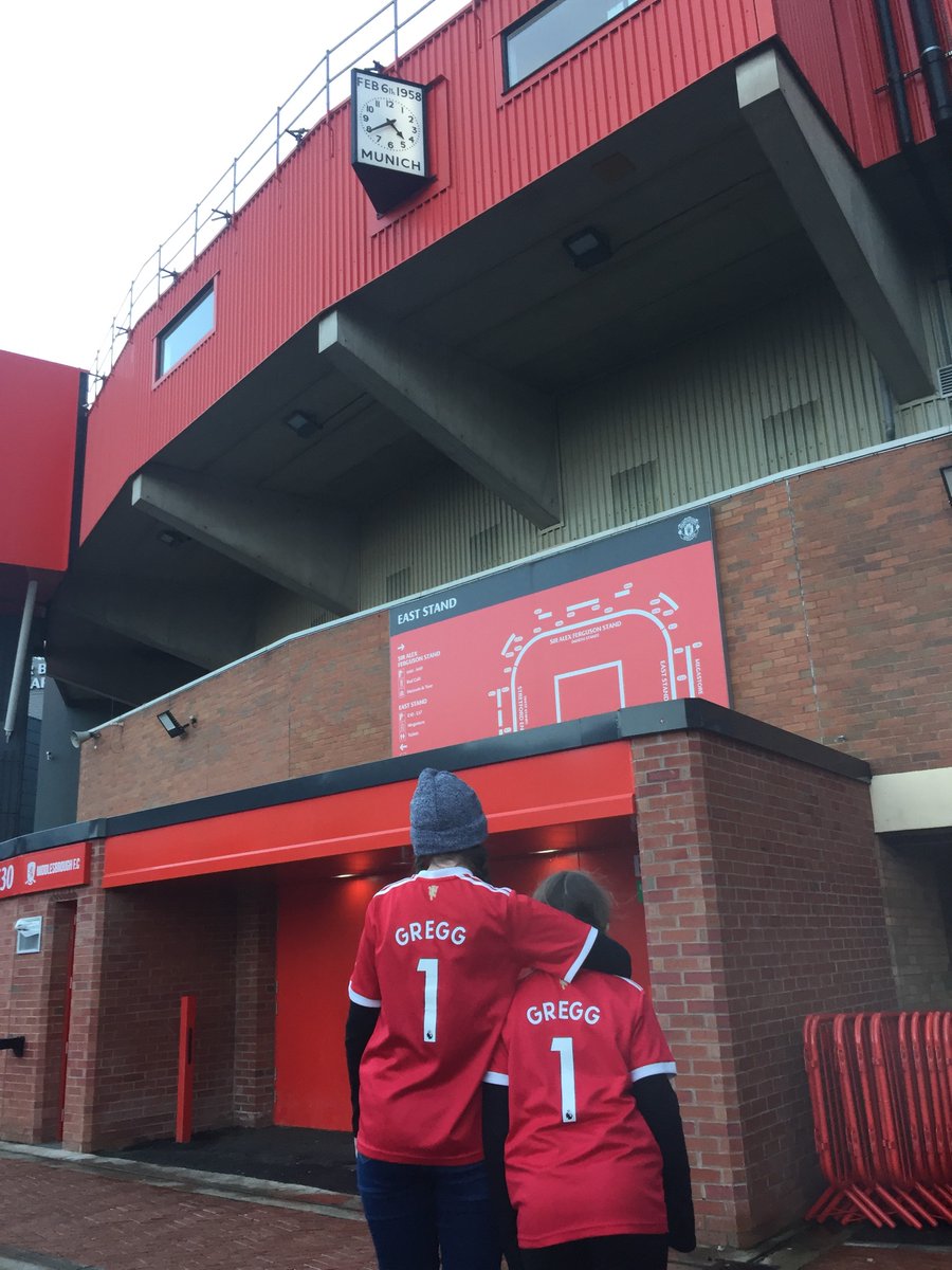 K3lli3c's tweet photo. Munich Remembrance Event 2022 @ManUtd  #ManUtd #Munichairdisaster #busbybabes #harrygregg https://t.co/aKfNEn1goW